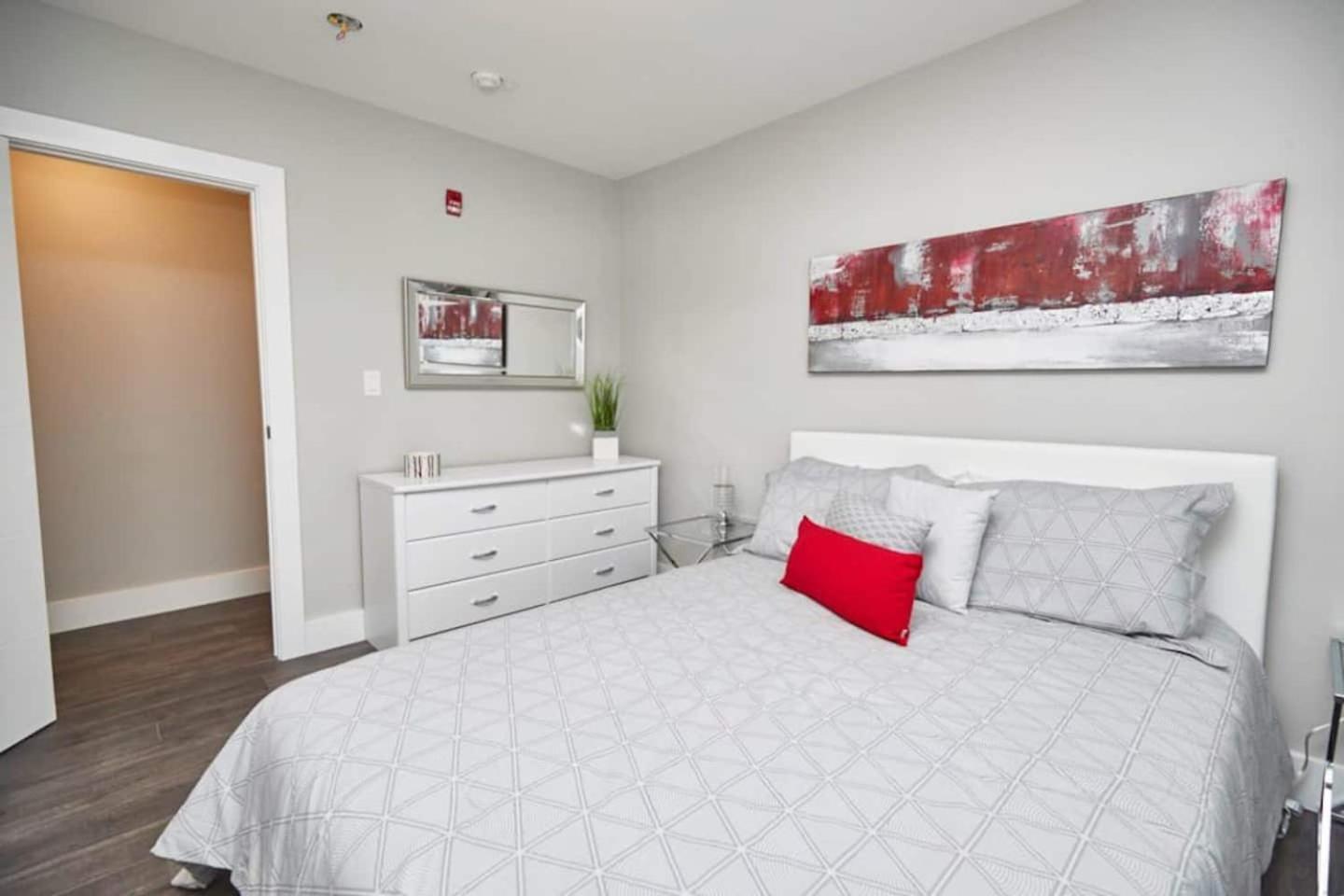 Apartment Clifton Hill Hideaway 3b - Two Bedroom Niagara Falls